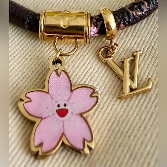 👑✅PRICE FIRM✅ Stylish Cherry Blossom Print Fashion Bracelet. Brand New! - Picture 4 of 17